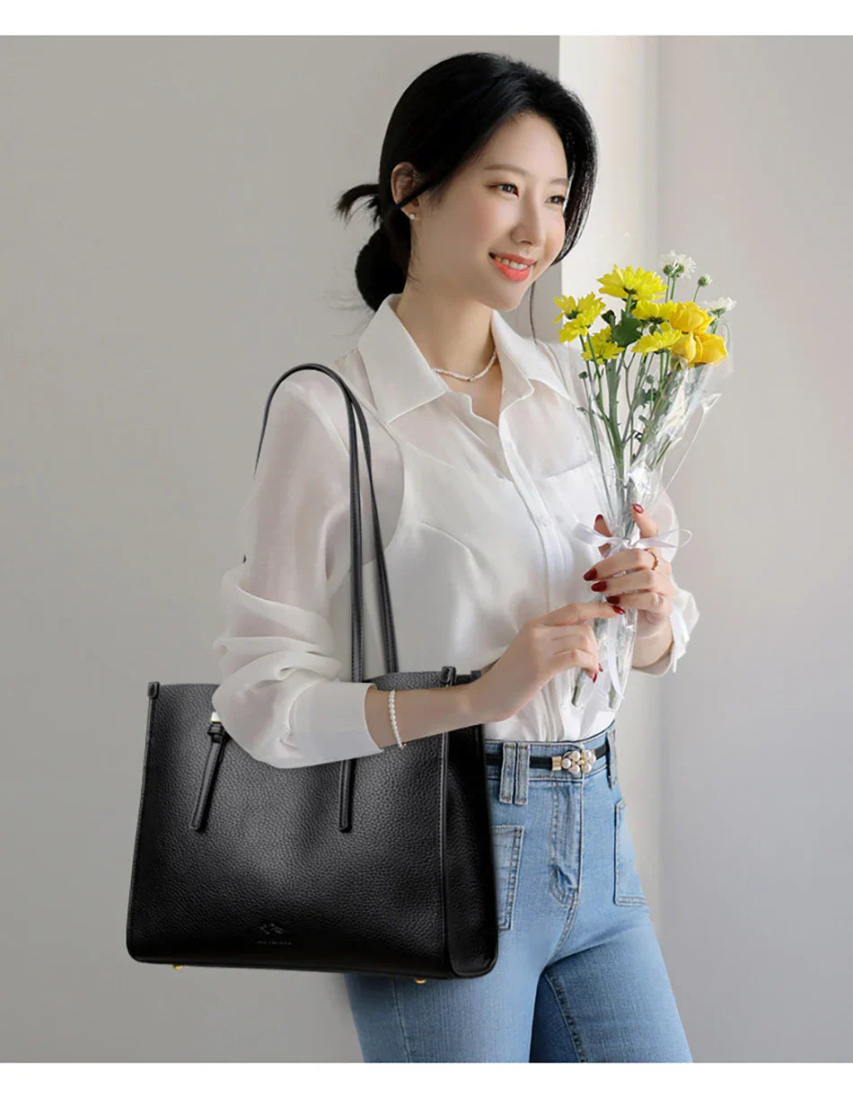 LIVA | SPACIOUS LEATHER-LOOK BAG