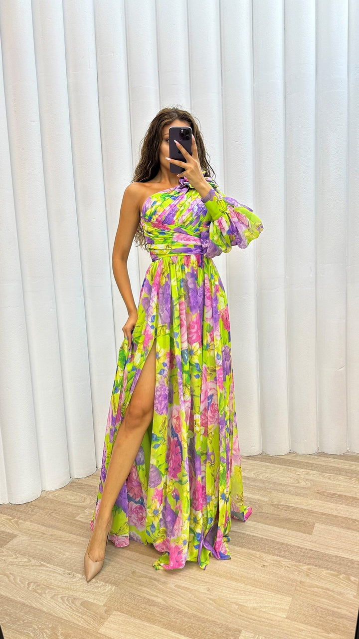Mckenzie | Stunning Flowing Gown