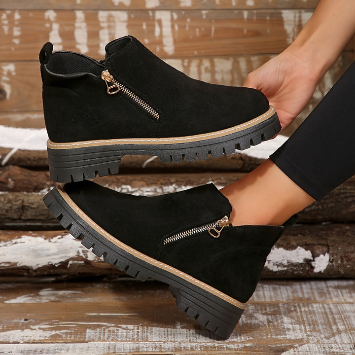 Margrett™ | Sturdy boots with zip closure