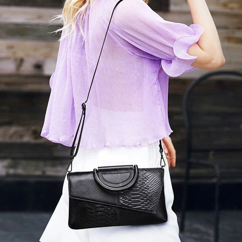 CELINE | STRUCTURED BLACK HANDBAG