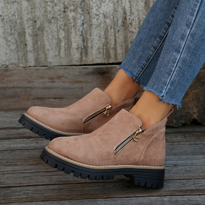 Margrett™ | Sturdy boots with zip closure