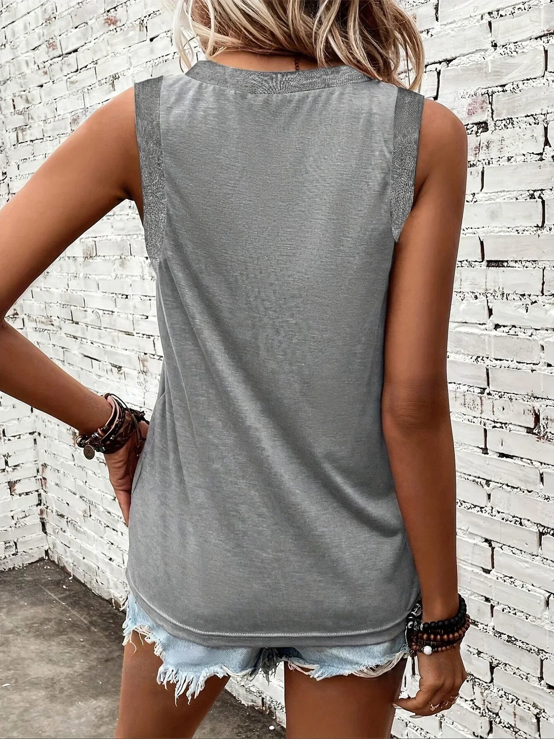 Jezzy - Breathable V-Neck And Sleeveless Top